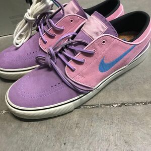 Nike Men's Purple and Pink Trainers